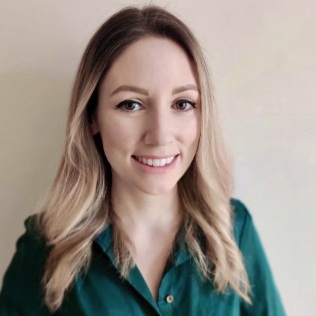 Dr. Rhiannon Hunt headshot